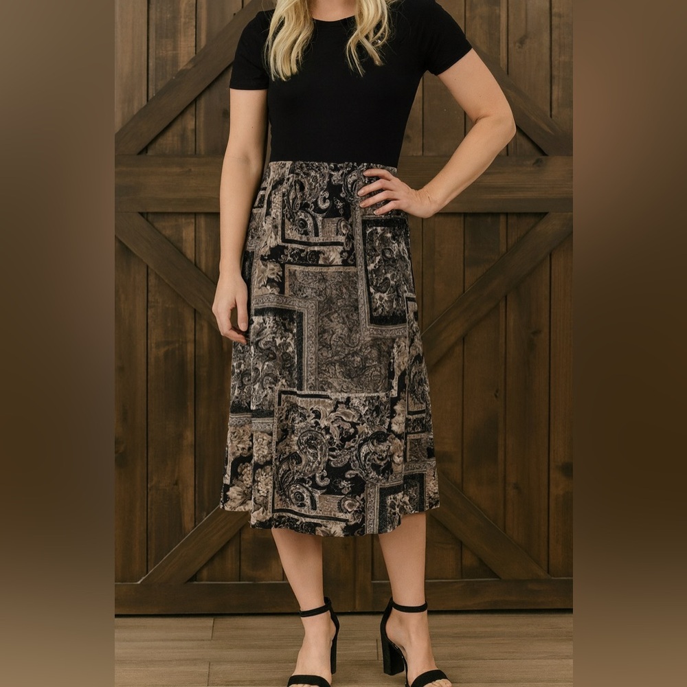 Pierre Moretti Black and Gray Pencil Skirt for work or play. Vintage!